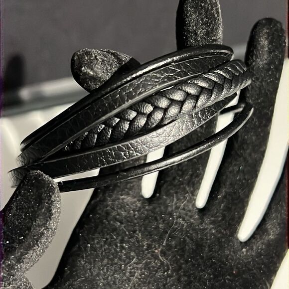 Unisex Black Leather Bracelet with 5 Strands - Rugged Elegance - Picture 9 of 11